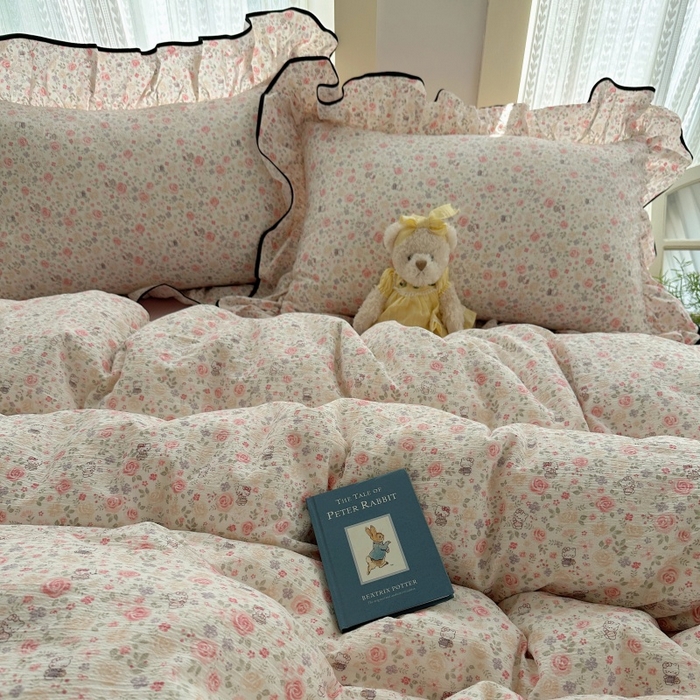 91家纺网 家纺一手货源 找家纺 红嘴企鹅 2025新款韩版双拼花边四件套 韩版-凯蒂花漾