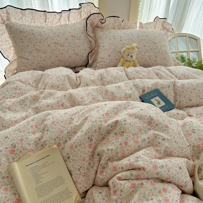 91家纺网 家纺一手货源 找家纺 红嘴企鹅 2025新款韩版双拼花边四件套 韩版-凯蒂花漾