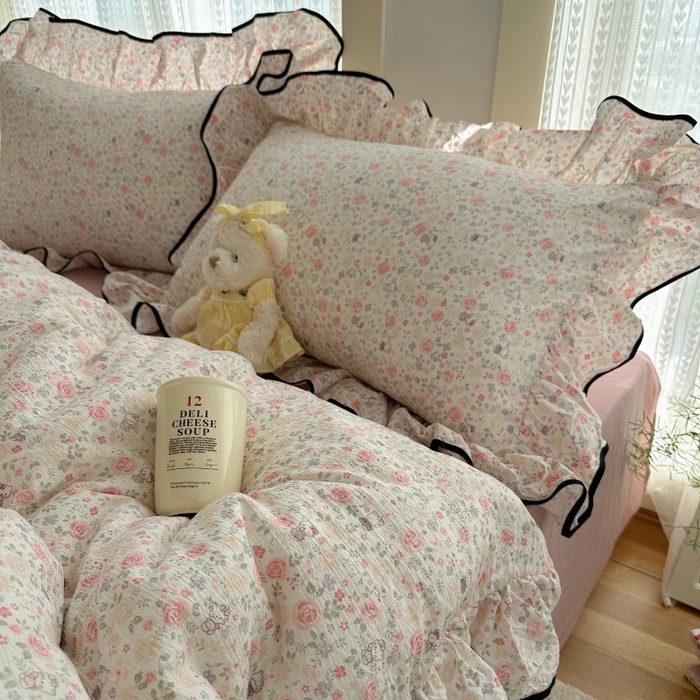 91家纺网 家纺一手货源 找家纺 红嘴企鹅 2025新款韩版双拼花边四件套 韩版-凯蒂花漾