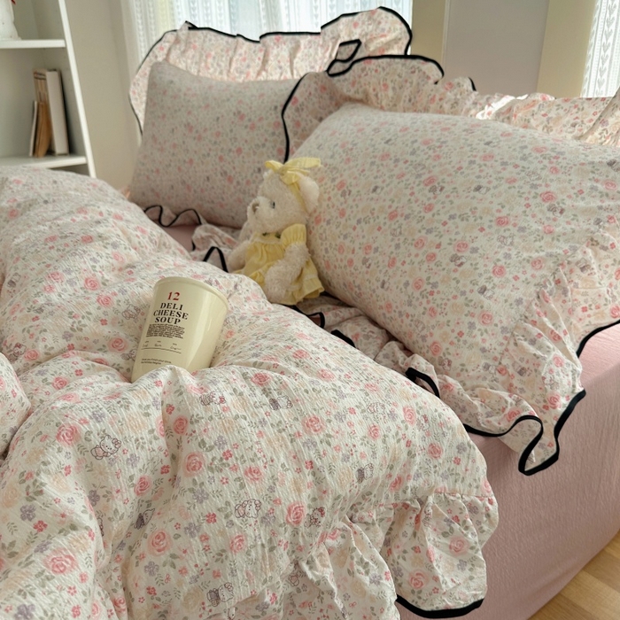 91家纺网 家纺一手货源 找家纺 红嘴企鹅 2025新款韩版双拼花边四件套 韩版-凯蒂花漾