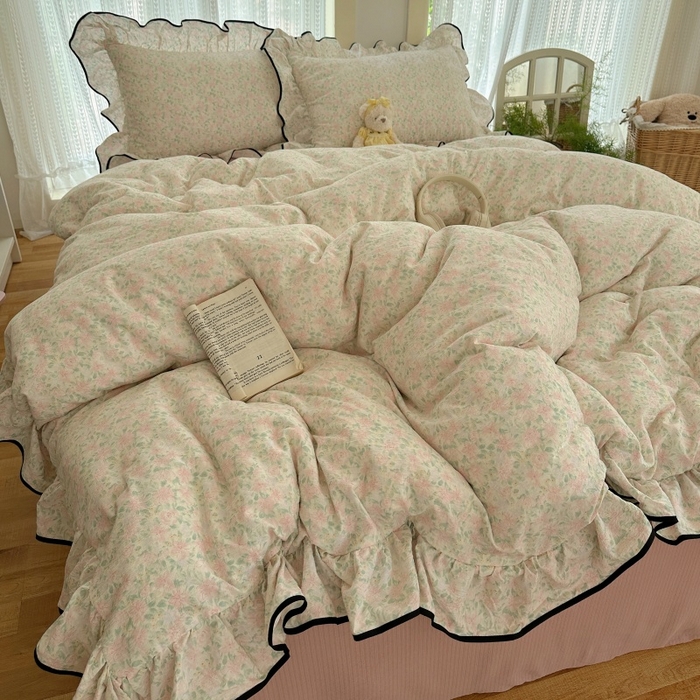 91家纺网 家纺一手货源 找家纺 红嘴企鹅 2025新款韩版双拼花边四件套 韩版-绿野樱梦