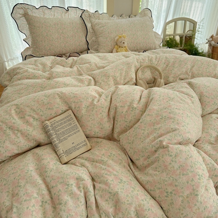 91家纺网 家纺一手货源 找家纺 红嘴企鹅 2025新款韩版双拼花边四件套 韩版-绿野樱梦