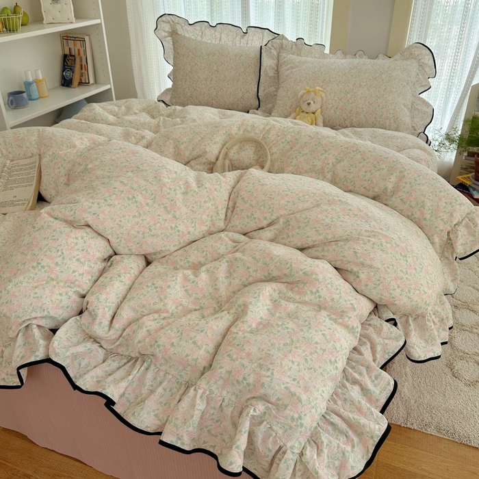 91家纺网 家纺一手货源 找家纺 红嘴企鹅 2025新款韩版双拼花边四件套 韩版-绿野樱梦