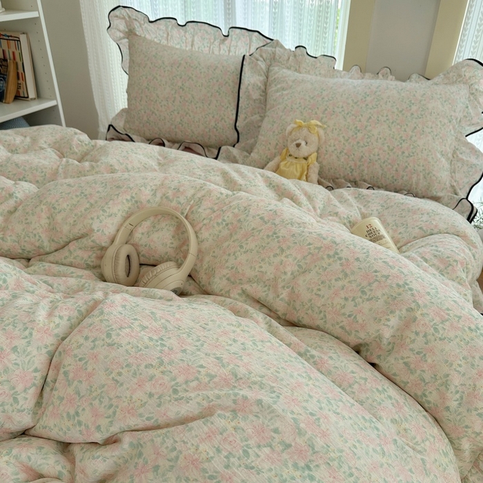 91家纺网 家纺一手货源 找家纺 红嘴企鹅 2025新款韩版双拼花边四件套 韩版-绿野樱梦