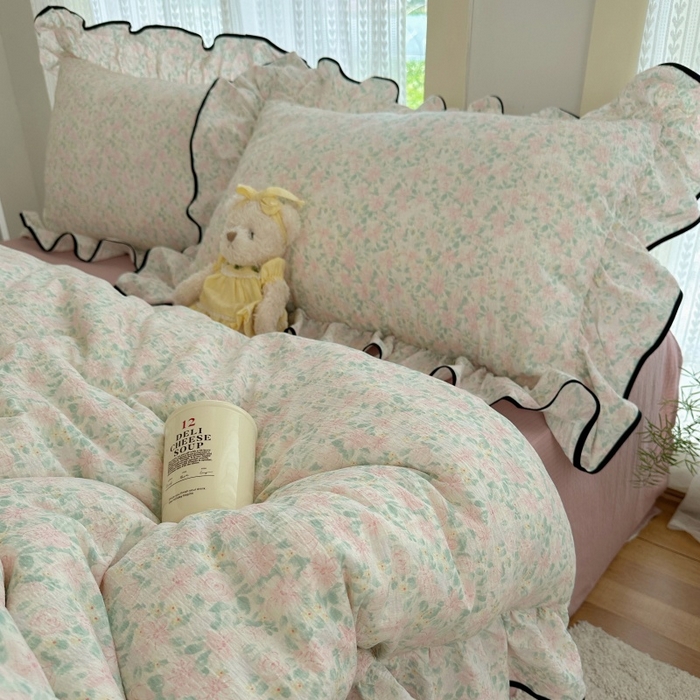 91家纺网 家纺一手货源 找家纺 红嘴企鹅 2025新款韩版双拼花边四件套 韩版-绿野樱梦