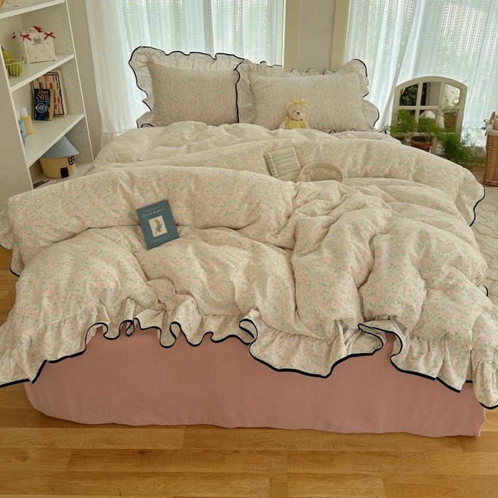 91家纺网 家纺一手货源 找家纺 红嘴企鹅 2025新款韩版双拼花边四件套 韩版-绿野樱梦