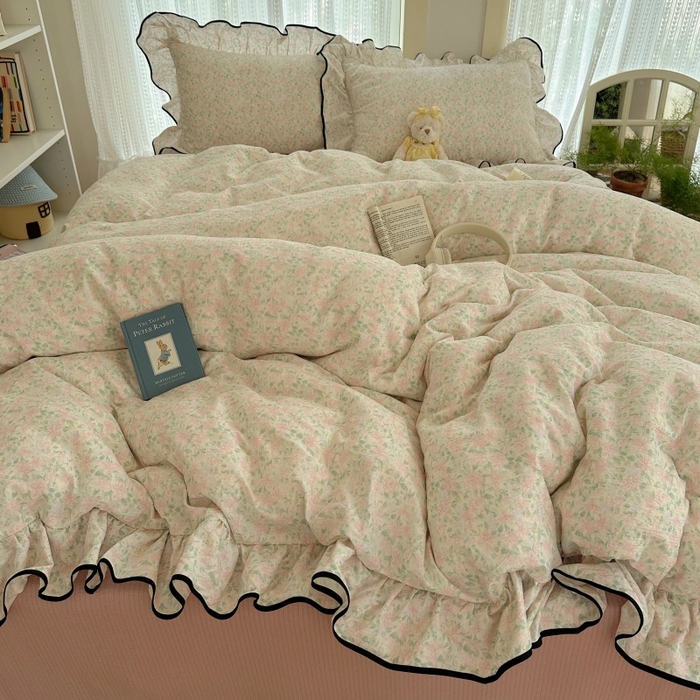 91家纺网 家纺一手货源 找家纺 红嘴企鹅 2025新款韩版双拼花边四件套 韩版-绿野樱梦