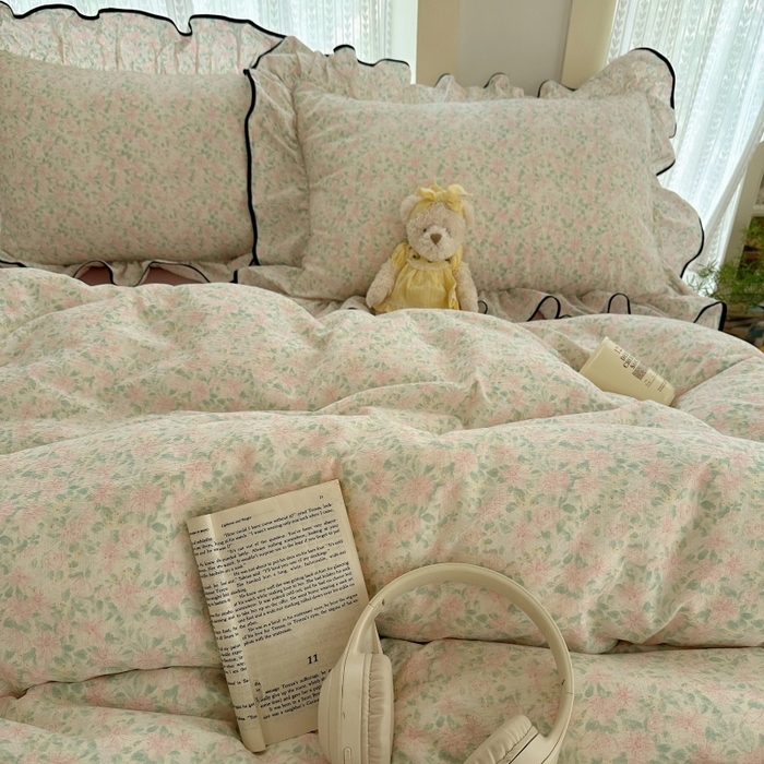 91家纺网 家纺一手货源 找家纺 红嘴企鹅 2025新款韩版双拼花边四件套 韩版-绿野樱梦