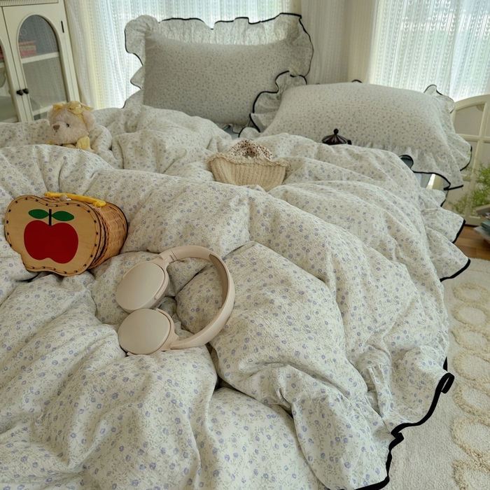 91家纺网 家纺一手货源 找家纺 红嘴企鹅 2025新款韩版双拼花边四件套 韩版-浅暮堇语