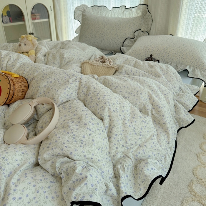 91家纺网 家纺一手货源 找家纺 红嘴企鹅 2025新款韩版双拼花边四件套 韩版-浅暮堇语