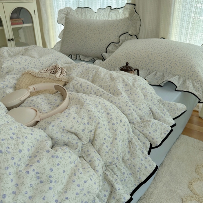 91家纺网 家纺一手货源 找家纺 红嘴企鹅 2025新款韩版双拼花边四件套 韩版-浅暮堇语