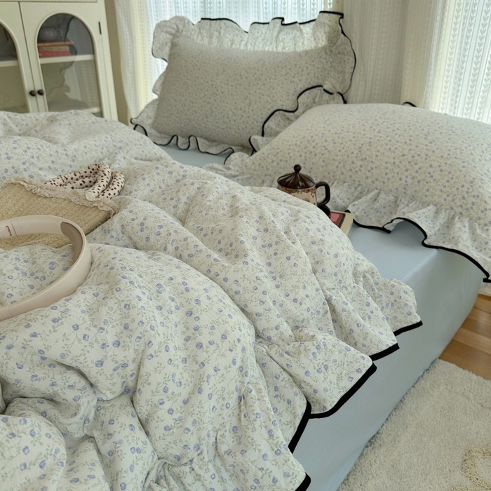 91家纺网 家纺一手货源 找家纺 红嘴企鹅 2025新款韩版双拼花边四件套 韩版-浅暮堇语