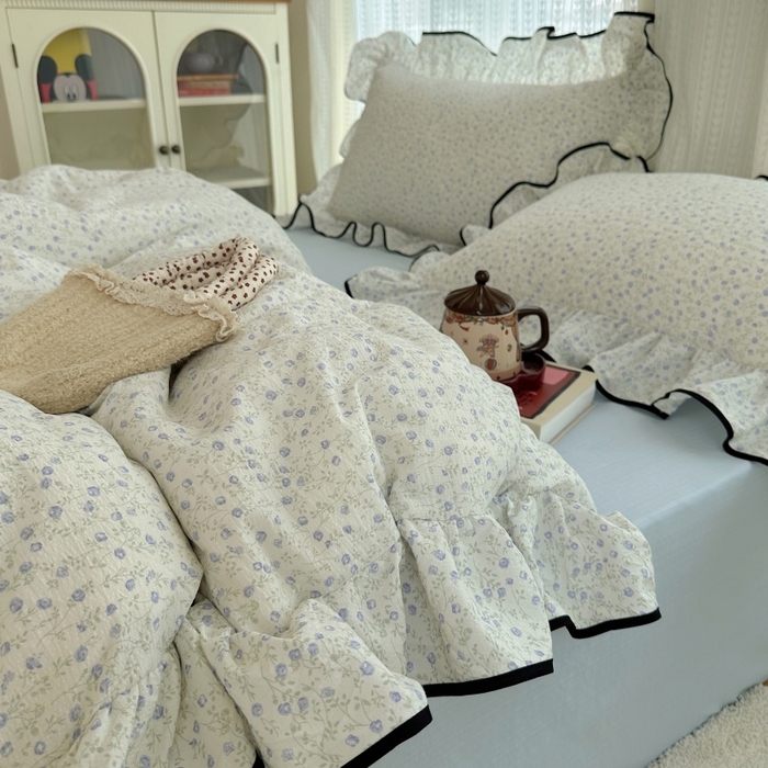 91家纺网 家纺一手货源 找家纺 红嘴企鹅 2025新款韩版双拼花边四件套 韩版-浅暮堇语