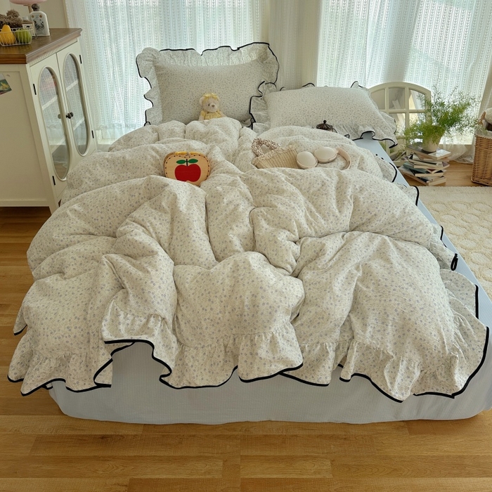 91家纺网 家纺一手货源 找家纺 红嘴企鹅 2025新款韩版双拼花边四件套 韩版-浅暮堇语