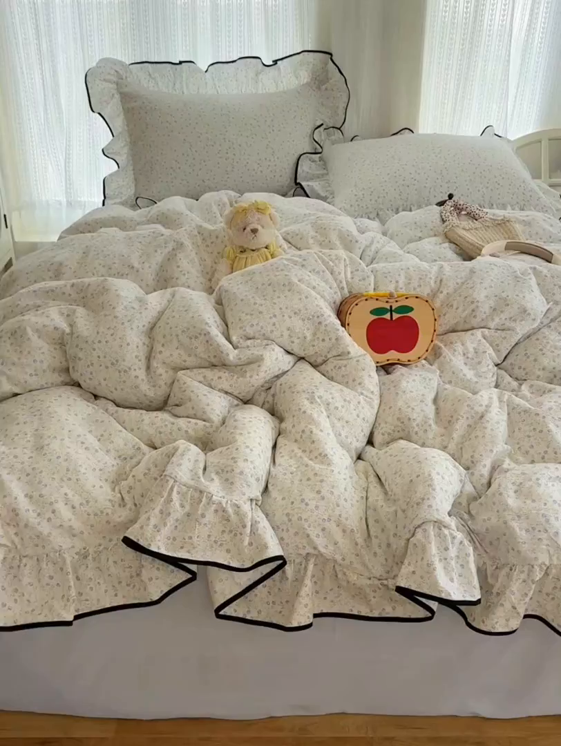 91家纺网 家纺一手货源 找家纺 红嘴企鹅 2025新款韩版双拼花边四件套 韩版-浅暮堇语