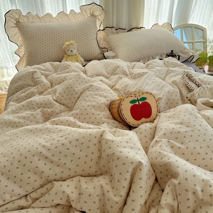 91家纺网 家纺一手货源 找家纺 红嘴企鹅 2025新款韩版双拼花边四件套 韩版-柔梦蝶