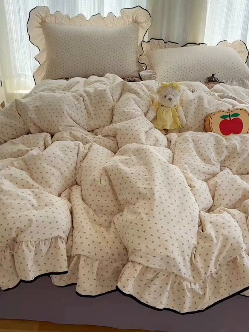 91家纺网 家纺一手货源 找家纺 红嘴企鹅 2025新款韩版双拼花边四件套 韩版-柔梦蝶