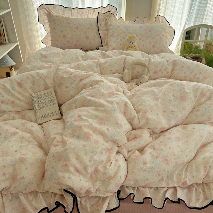 91家纺网 家纺一手货源 找家纺 红嘴企鹅 2025新款韩版双拼花边四件套 韩版-柔眠花町