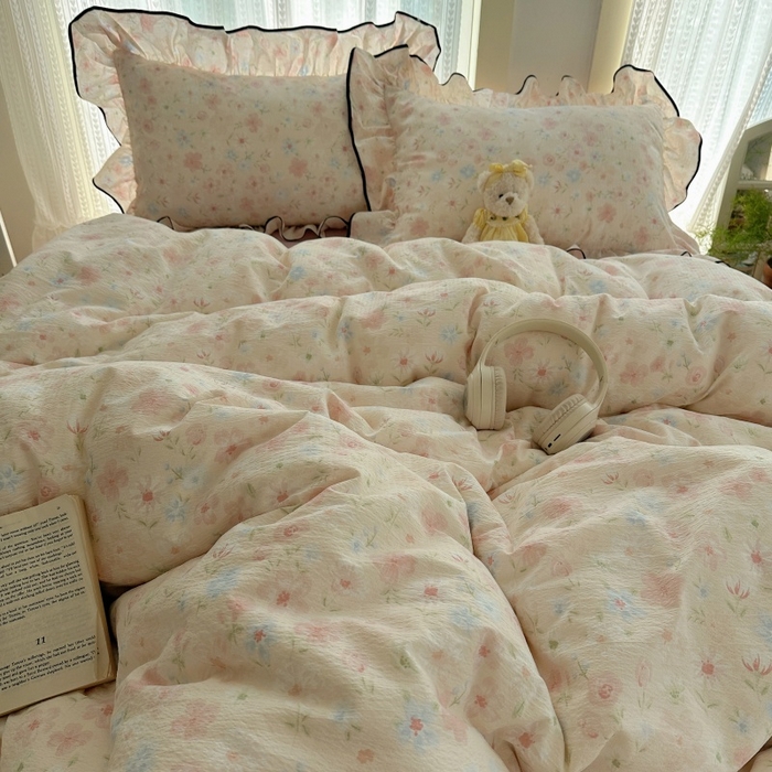 91家纺网 家纺一手货源 找家纺 红嘴企鹅 2025新款韩版双拼花边四件套 韩版-柔眠花町