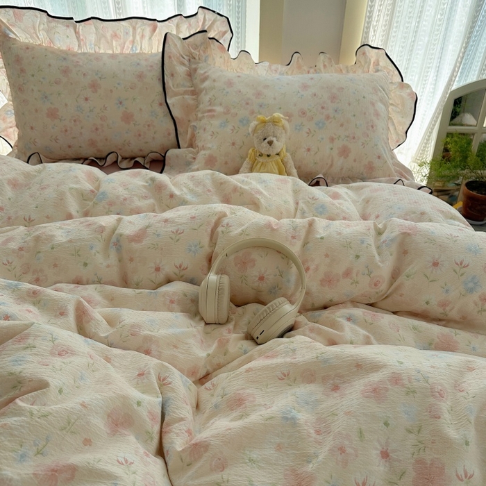 91家纺网 家纺一手货源 找家纺 红嘴企鹅 2025新款韩版双拼花边四件套 韩版-柔眠花町