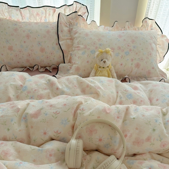 91家纺网 家纺一手货源 找家纺 红嘴企鹅 2025新款韩版双拼花边四件套 韩版-柔眠花町