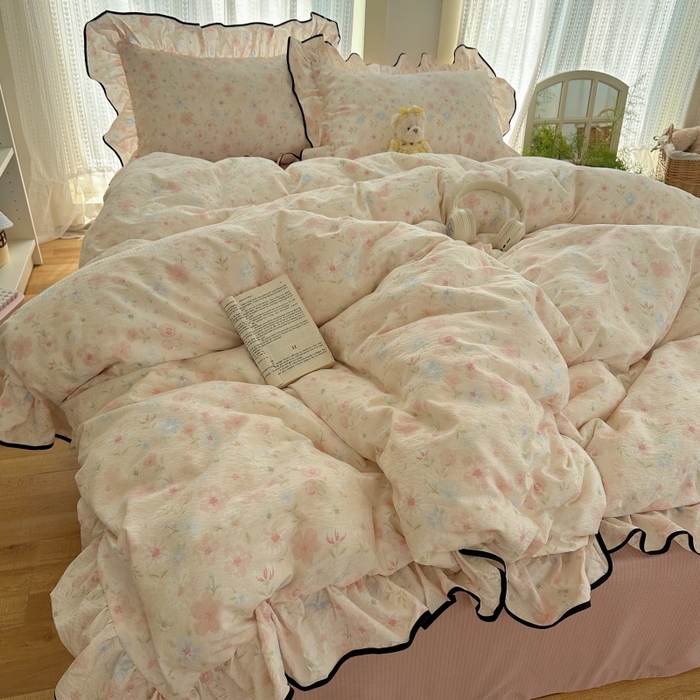 91家纺网 家纺一手货源 找家纺 红嘴企鹅 2025新款韩版双拼花边四件套 韩版-柔眠花町