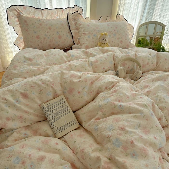 91家纺网 家纺一手货源 找家纺 红嘴企鹅 2025新款韩版双拼花边四件套 韩版-柔眠花町