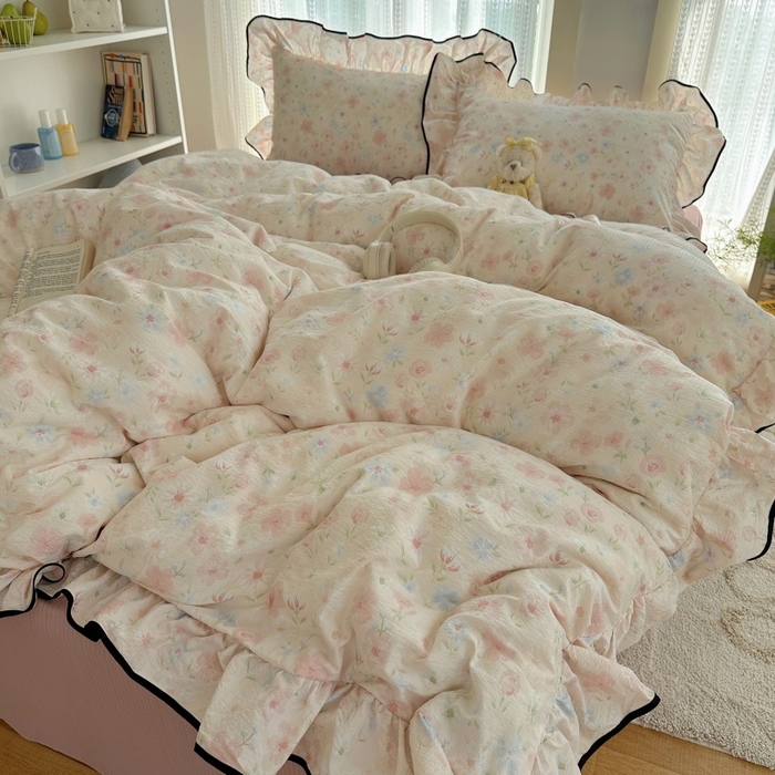 91家纺网 家纺一手货源 找家纺 红嘴企鹅 2025新款韩版双拼花边四件套 韩版-柔眠花町