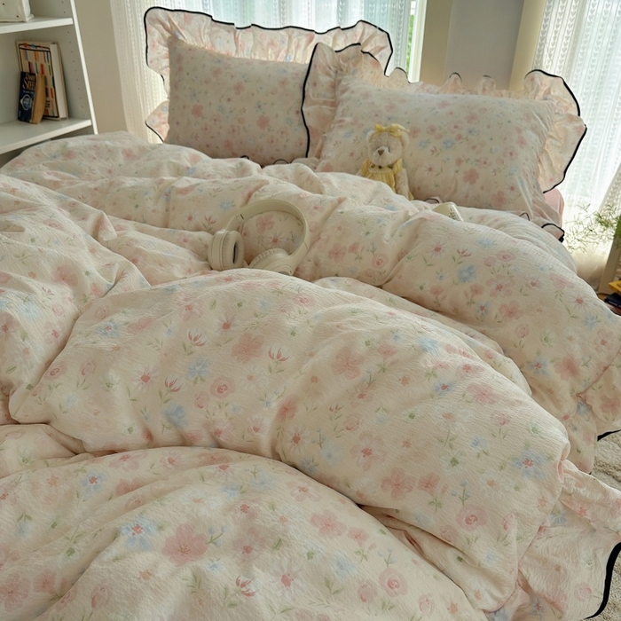 91家纺网 家纺一手货源 找家纺 红嘴企鹅 2025新款韩版双拼花边四件套 韩版-柔眠花町