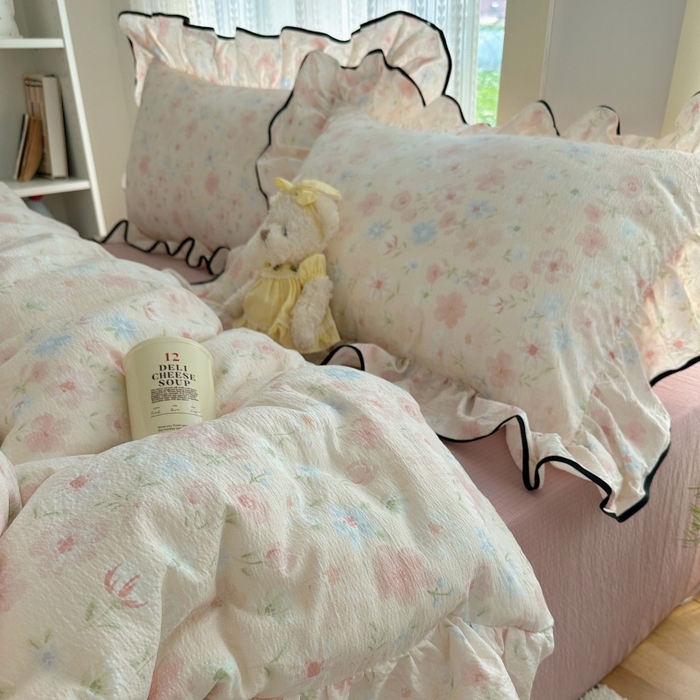 91家纺网 家纺一手货源 找家纺 红嘴企鹅 2025新款韩版双拼花边四件套 韩版-柔眠花町