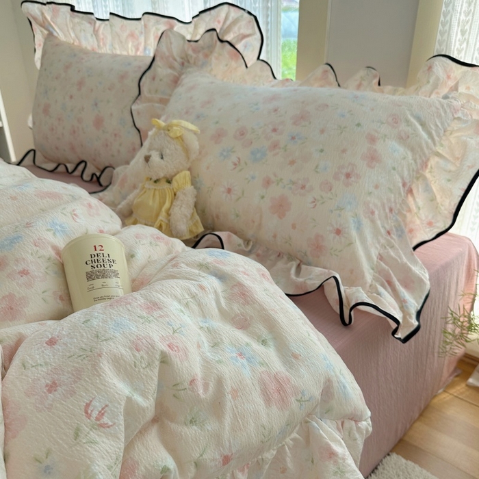 91家纺网 家纺一手货源 找家纺 红嘴企鹅 2025新款韩版双拼花边四件套 韩版-柔眠花町