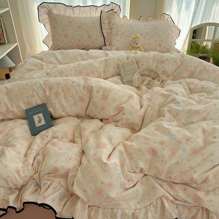 91家纺网 家纺一手货源 找家纺 红嘴企鹅 2025新款韩版双拼花边四件套 韩版-柔眠花町