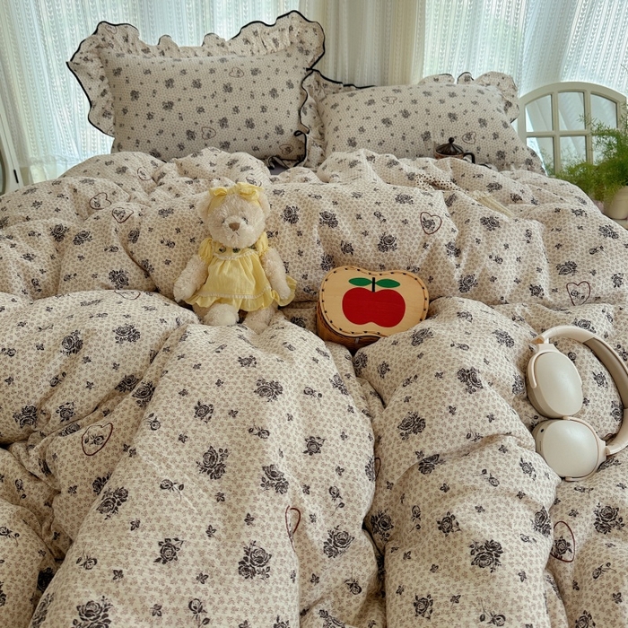 91家纺网 家纺一手货源 找家纺 红嘴企鹅 2025新款韩版双拼花边四件套 韩版-素影玫心