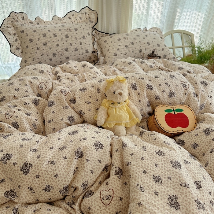 91家纺网 家纺一手货源 找家纺 红嘴企鹅 2025新款韩版双拼花边四件套 韩版-素影玫心