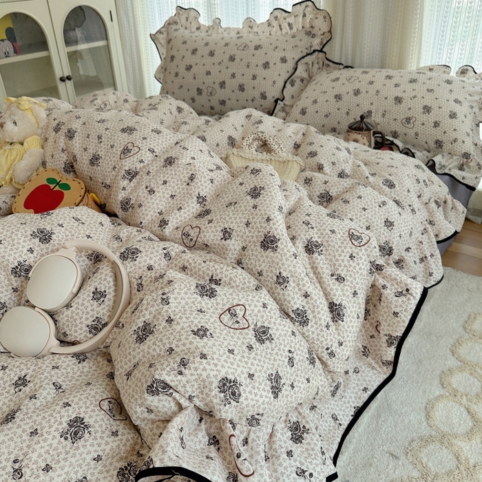 91家纺网 家纺一手货源 找家纺 红嘴企鹅 2025新款韩版双拼花边四件套 韩版-素影玫心