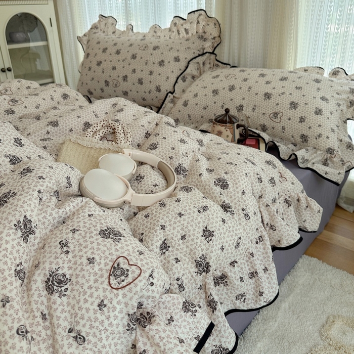 91家纺网 家纺一手货源 找家纺 红嘴企鹅 2025新款韩版双拼花边四件套 韩版-素影玫心