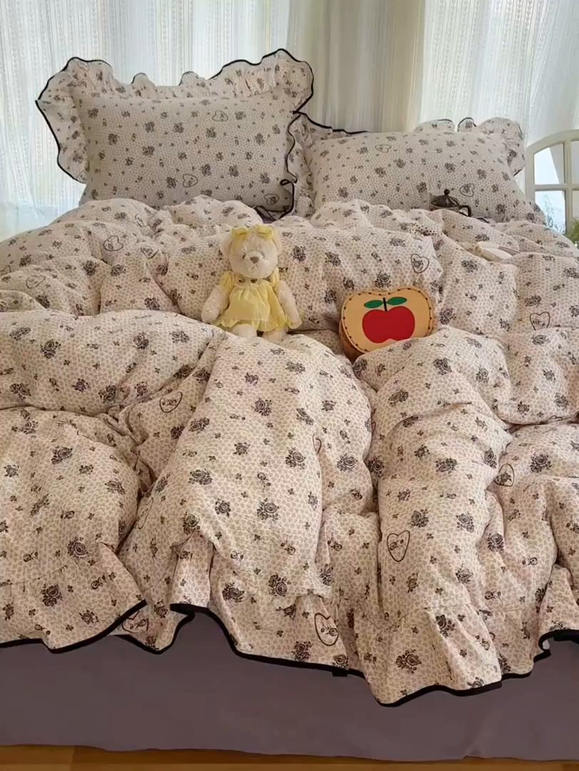 91家纺网 家纺一手货源 找家纺 红嘴企鹅 2025新款韩版双拼花边四件套 韩版-素影玫心