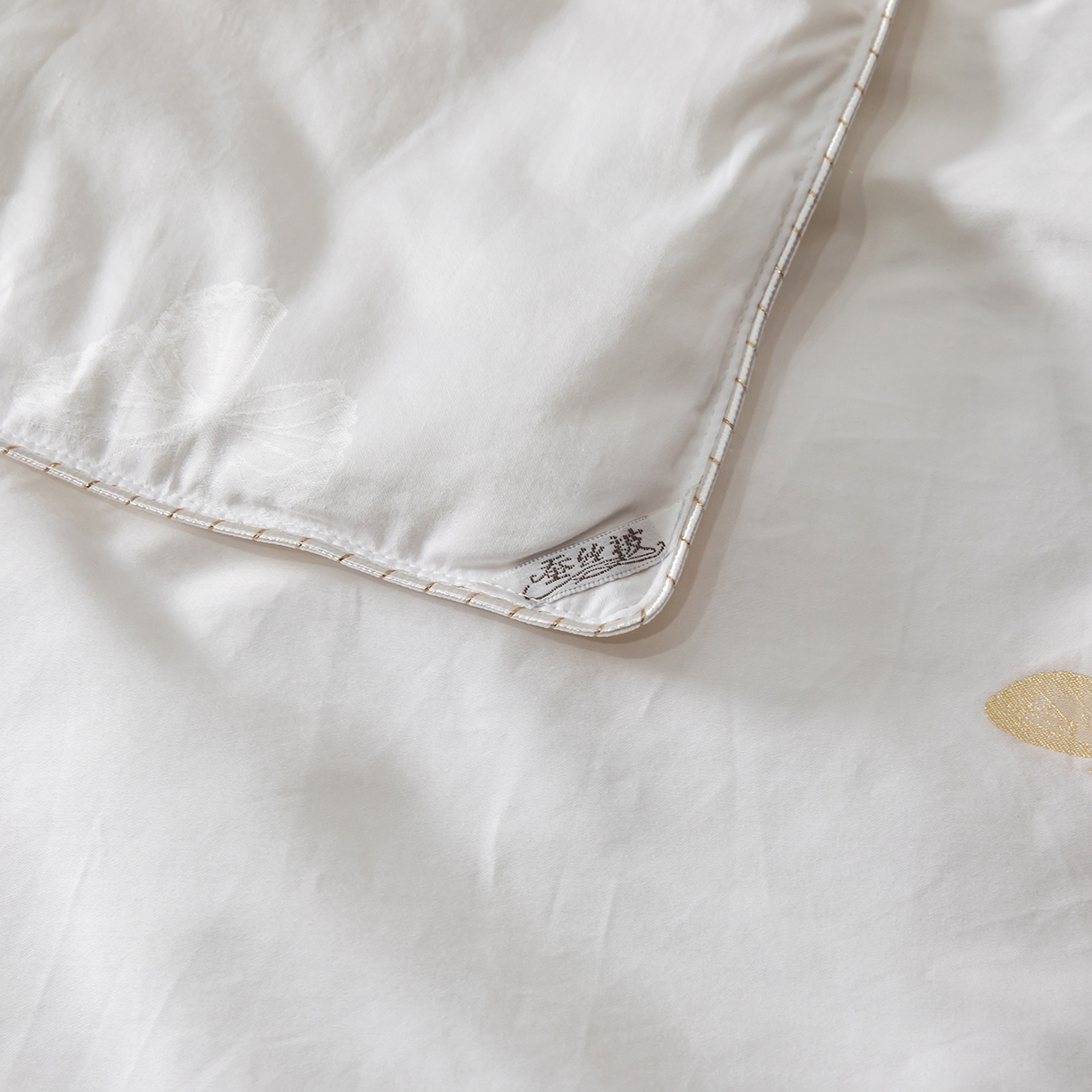 91家纺网 家纺一手货源 找家纺 御眠纺羽绒被壳 2025新款蚕丝被蚕丝棉 蝴蝶白