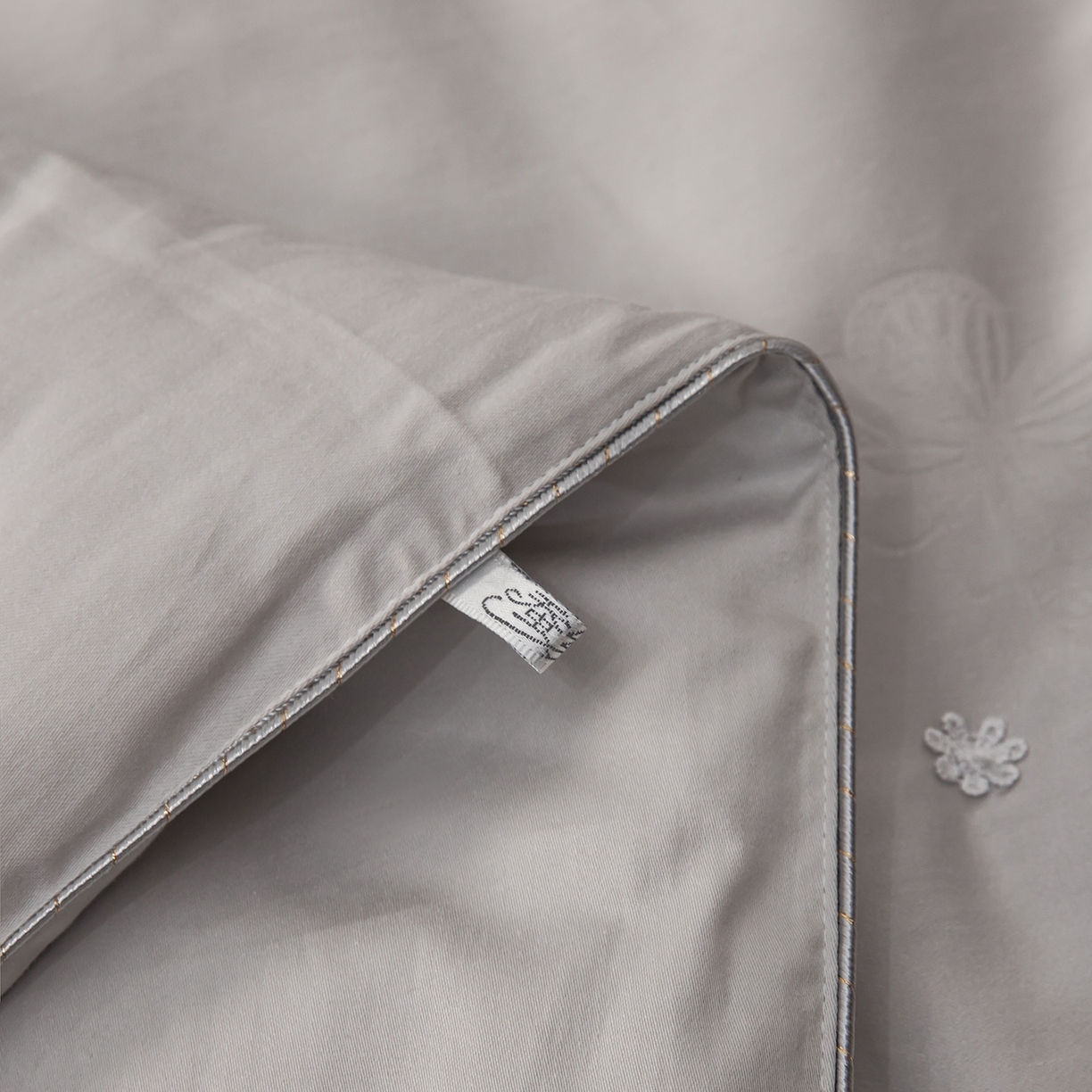 91家纺网 家纺一手货源 找家纺 静若居羽绒被壳 2025新款蚕丝被蚕丝棉 蝴蝶灰