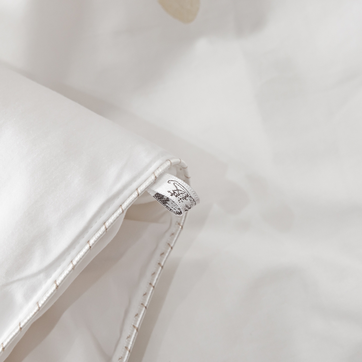 91家纺网 家纺一手货源 找家纺 静若居羽绒被壳 2025新款蚕丝被蚕丝棉 蝴蝶白