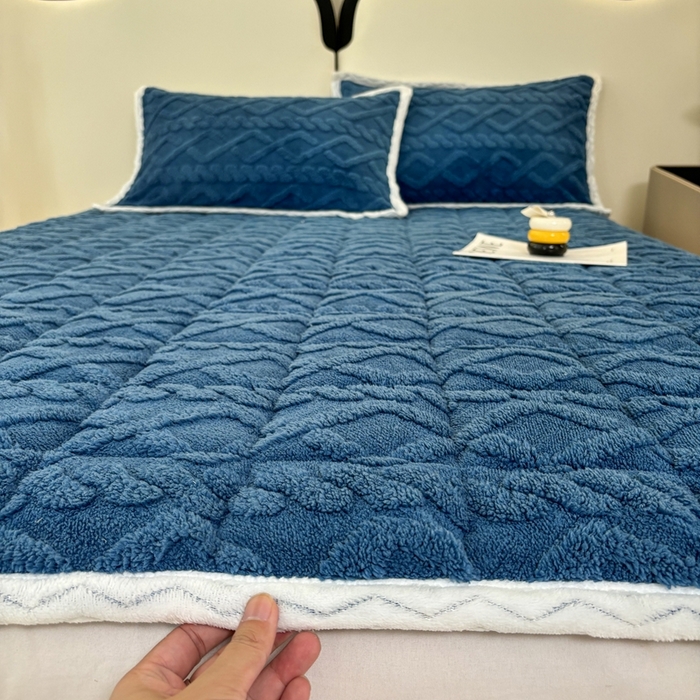 91家纺网 家纺一手货源 找家纺 华誉 2025新款跨境直播电商专供塔芙蓉床垫学生宿舍床褥子 宝石蓝