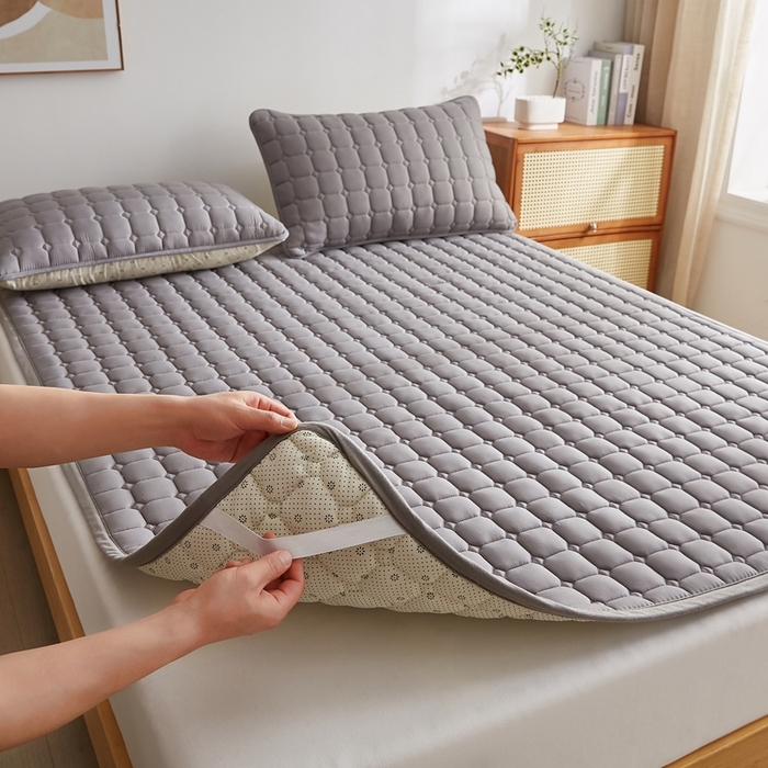 91家纺网 家纺一手货源 找家纺 华誉 2025新款A类原棉大豆夹棉床护垫 灰