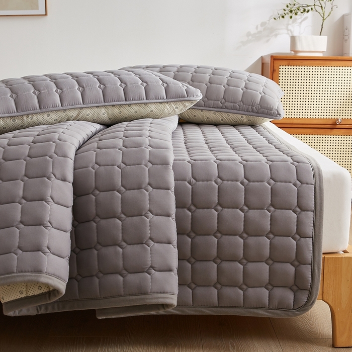 91家纺网 家纺一手货源 找家纺 华誉 2025新款A类原棉大豆夹棉床护垫 灰