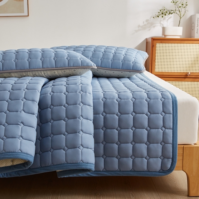 91家纺网 家纺一手货源 找家纺 华誉 2025新款A类原棉大豆夹棉床护垫 蓝