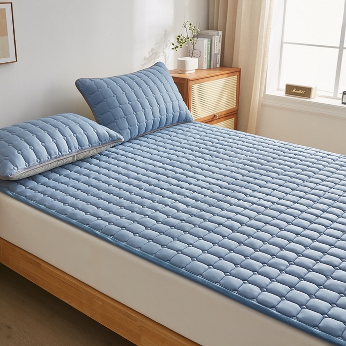 91家纺网 家纺一手货源 找家纺 华誉 2025新款A类原棉大豆夹棉床护垫 蓝