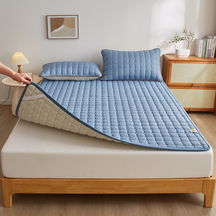 91家纺网 家纺一手货源 找家纺 华誉 2025新款A类原棉大豆夹棉床护垫 蓝