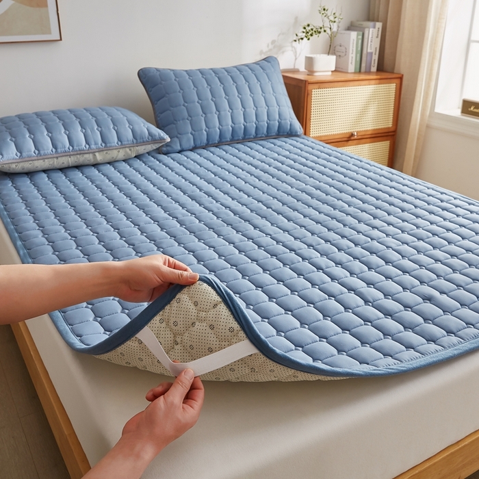 91家纺网 家纺一手货源 找家纺 华誉 2025新款A类原棉大豆夹棉床护垫 蓝