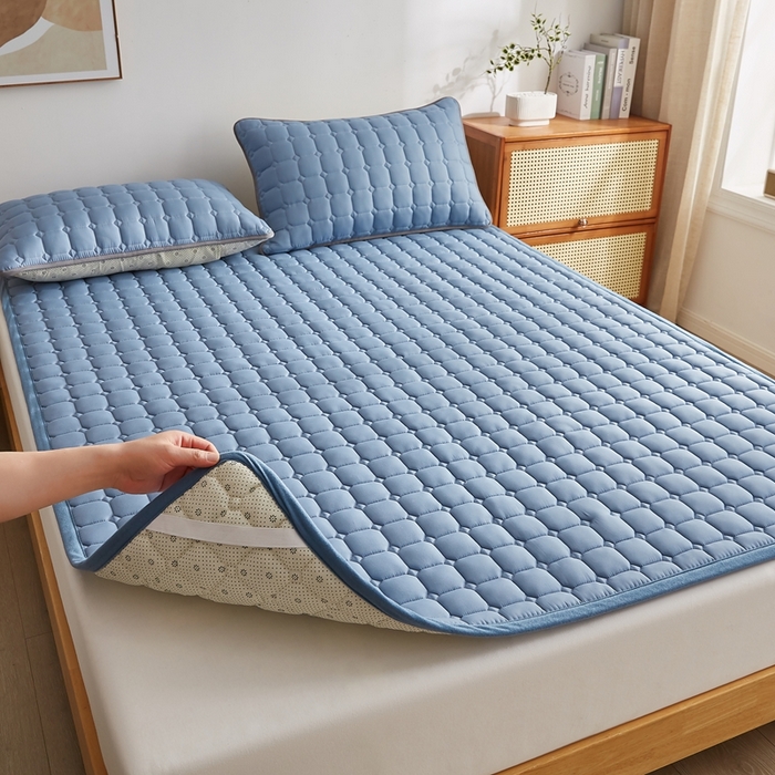 91家纺网 家纺一手货源 找家纺 华誉 2025新款A类原棉大豆夹棉床护垫 蓝