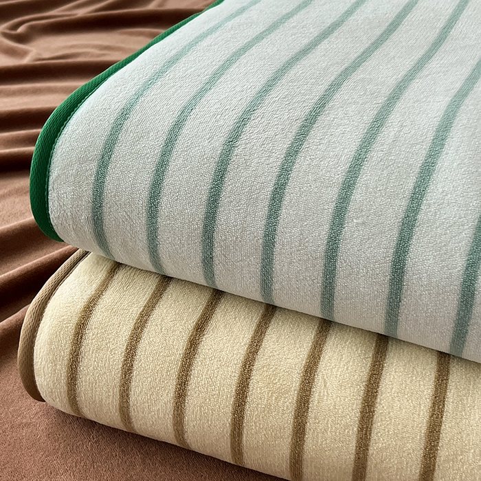 91家纺网 家纺一手货源 找家纺 桃子家居 2025新款A类ins复古条纹法式布列塔尼条纹简约撞色加厚牛奶绒系列四件套 组合图仅供展示不可下单