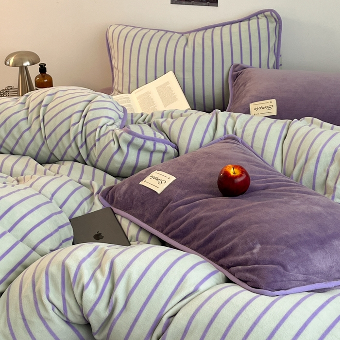 91家纺网 家纺一手货源 找家纺 桃子家居 2025新款A类ins复古条纹法式布列塔尼条纹简约撞色加厚牛奶绒系列四件套 绒-复古条纹紫